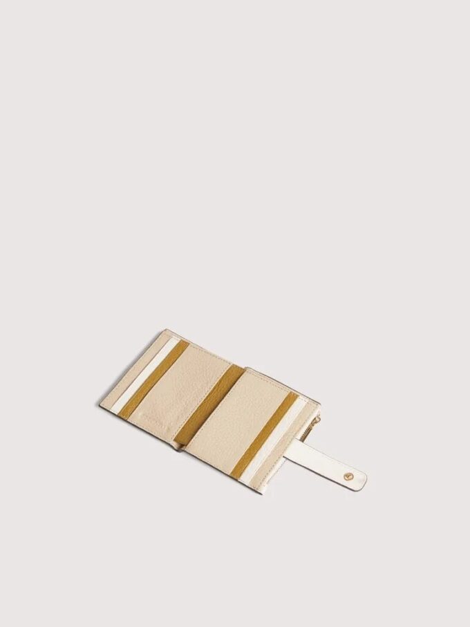 Metallic Medium